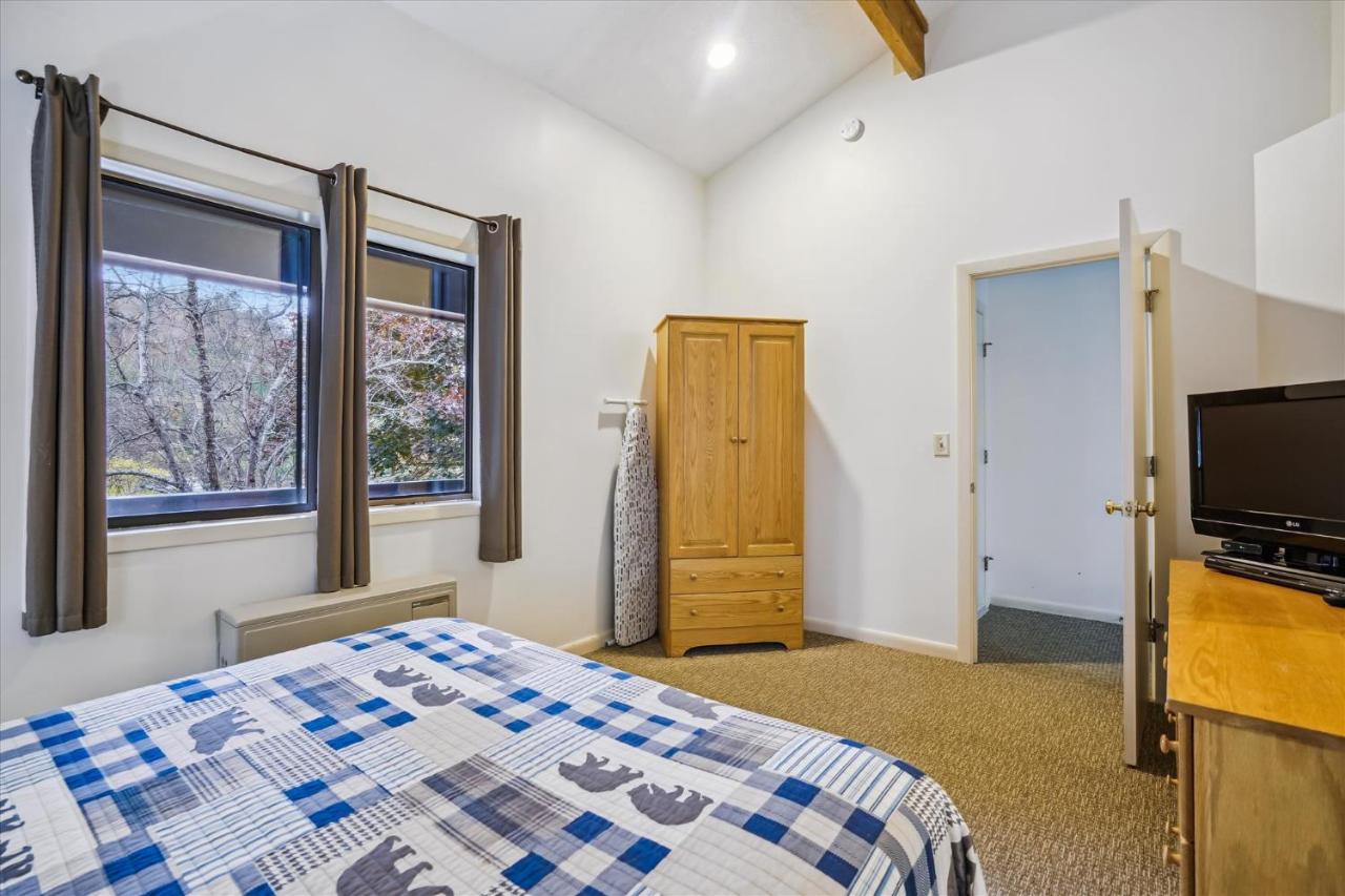 | 208 Cedarbrook One bedroom Queen Suite