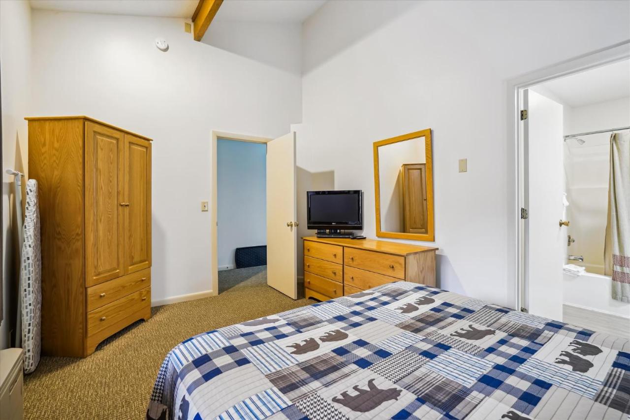 | 208 Cedarbrook One bedroom Queen Suite