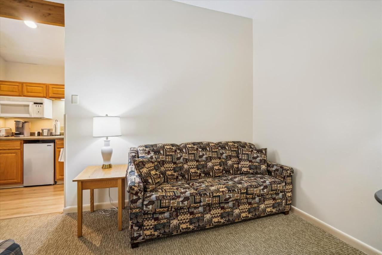 | Cedarbrook Queen Studio 210