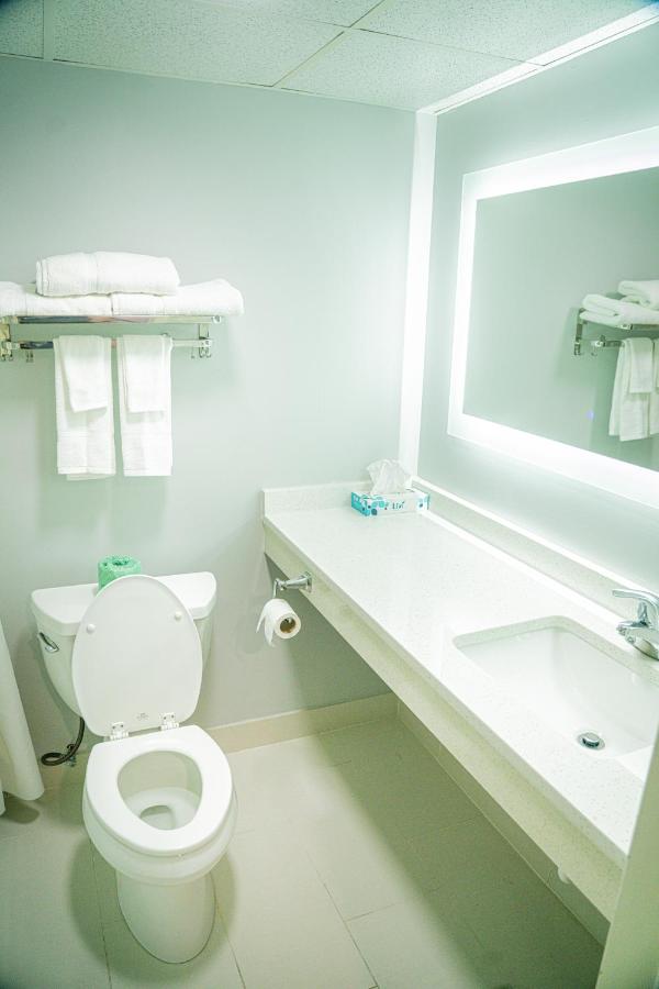 | Royal Inn & Suites
