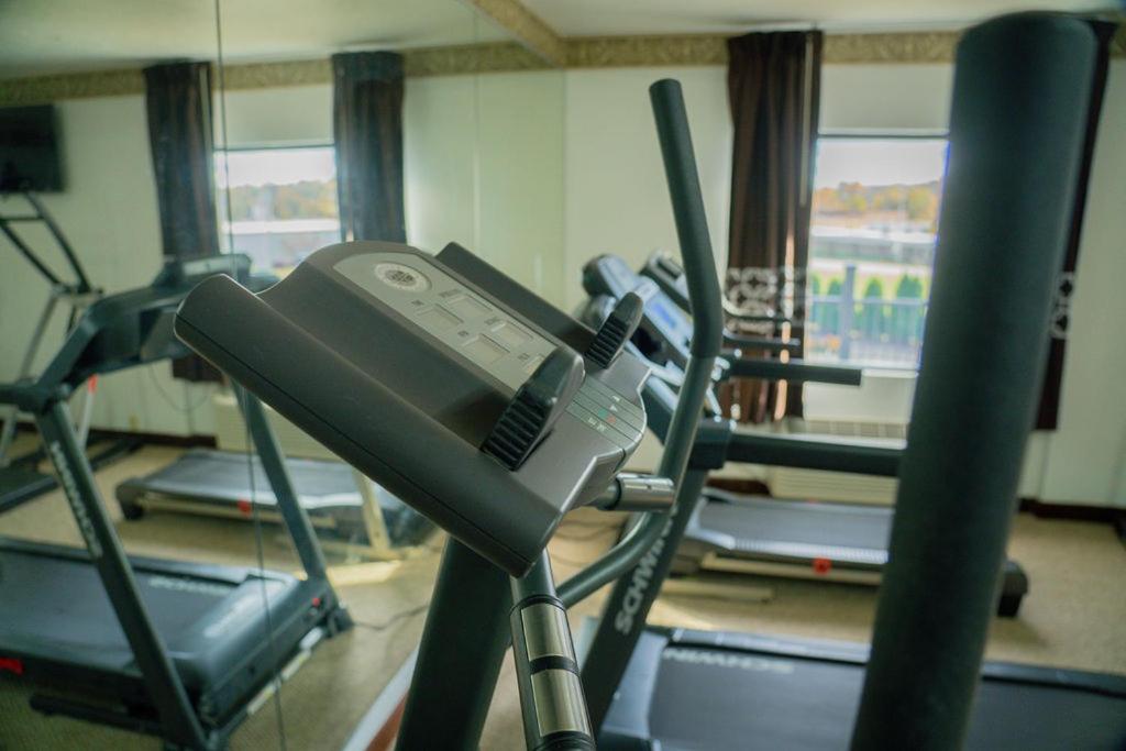 | Royal Inn & Suites