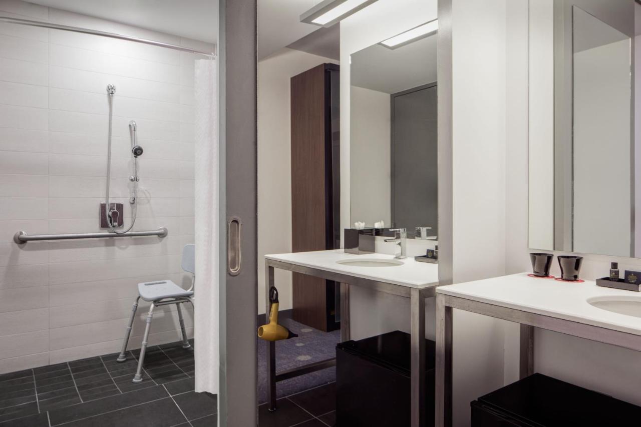 Guest Room, 1 King at Aloft by Marriott Denver Downtown