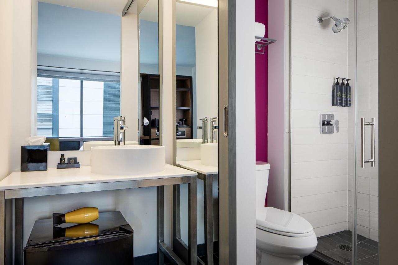 Guest Room, 1 King at Aloft by Marriott Denver Downtown