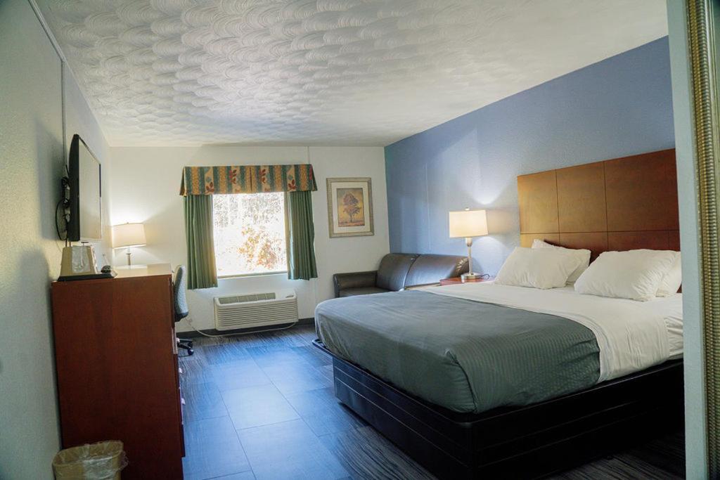 | Royal Inn & Suites