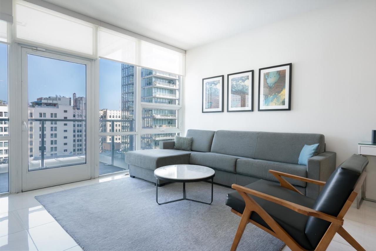 One Bedroom Executive Corner at Level Los Angeles Downtown - South Olive