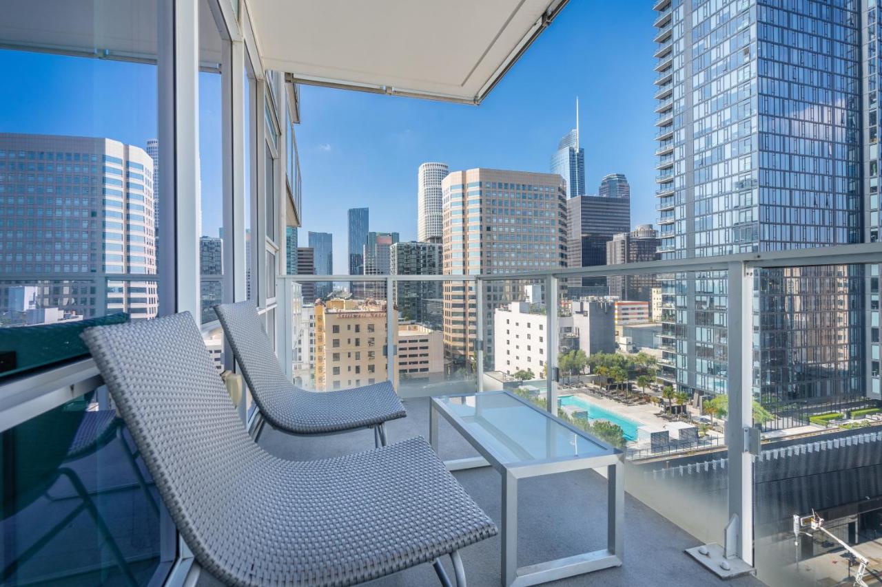 One Bedroom Executive Corner at Level Los Angeles Downtown - South Olive