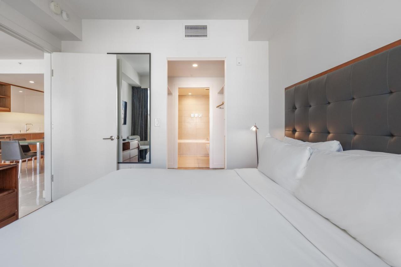 One Bedroom Executive Corner at Level Los Angeles Downtown - South Olive