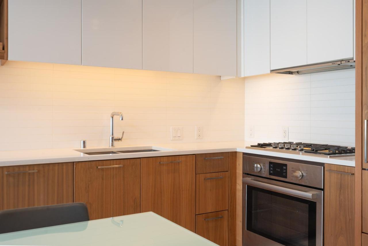One Bedroom Executive Corner at Level Los Angeles Downtown - South Olive