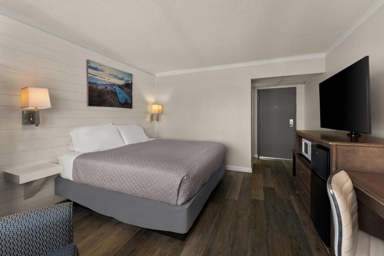 Standard King Room at Atlantic Oceanside Dewey
