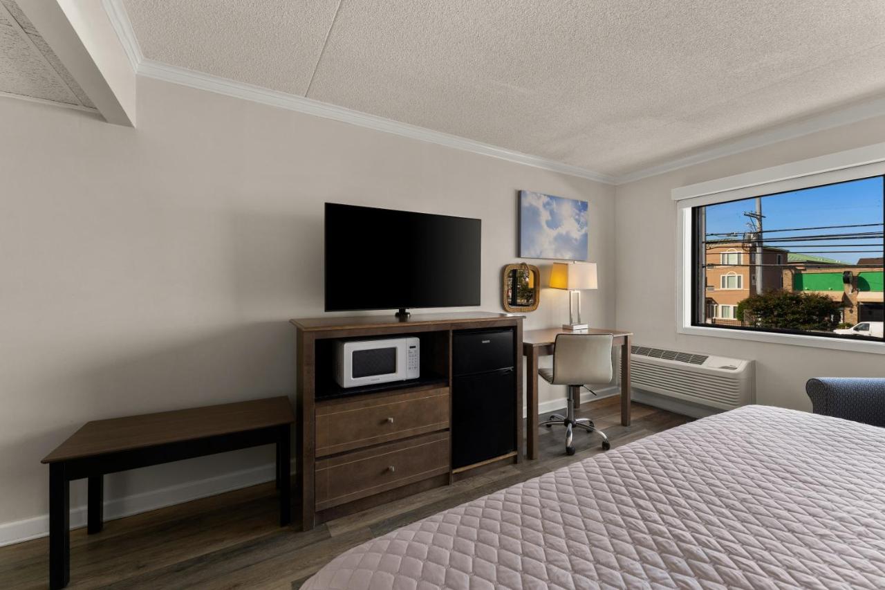 Standard King Room at Atlantic Oceanside Dewey