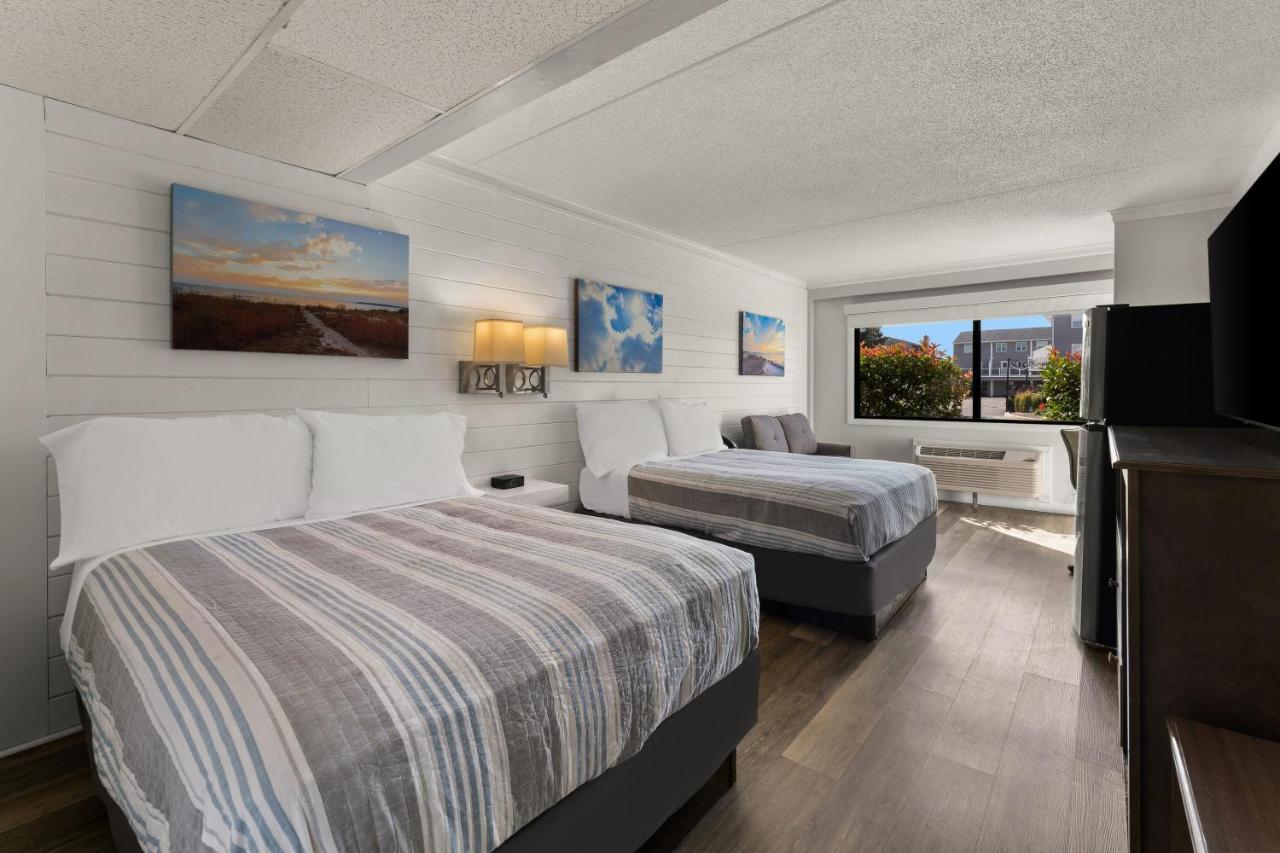Deluxe Double Room with Extra Bed at Atlantic Oceanside Dewey