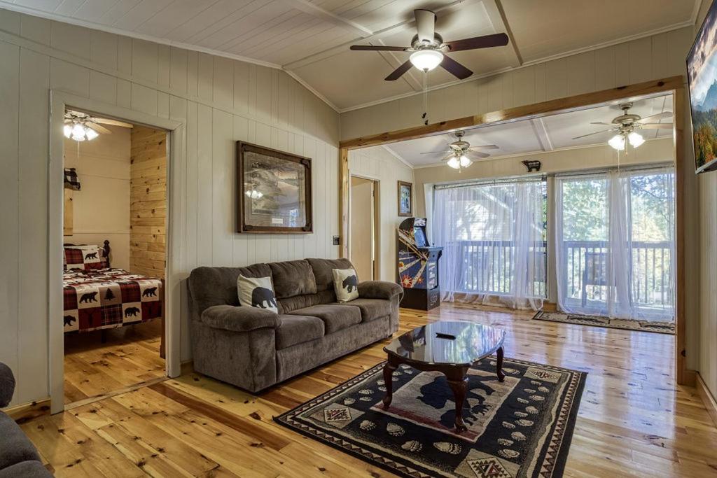 | Four Bears Den