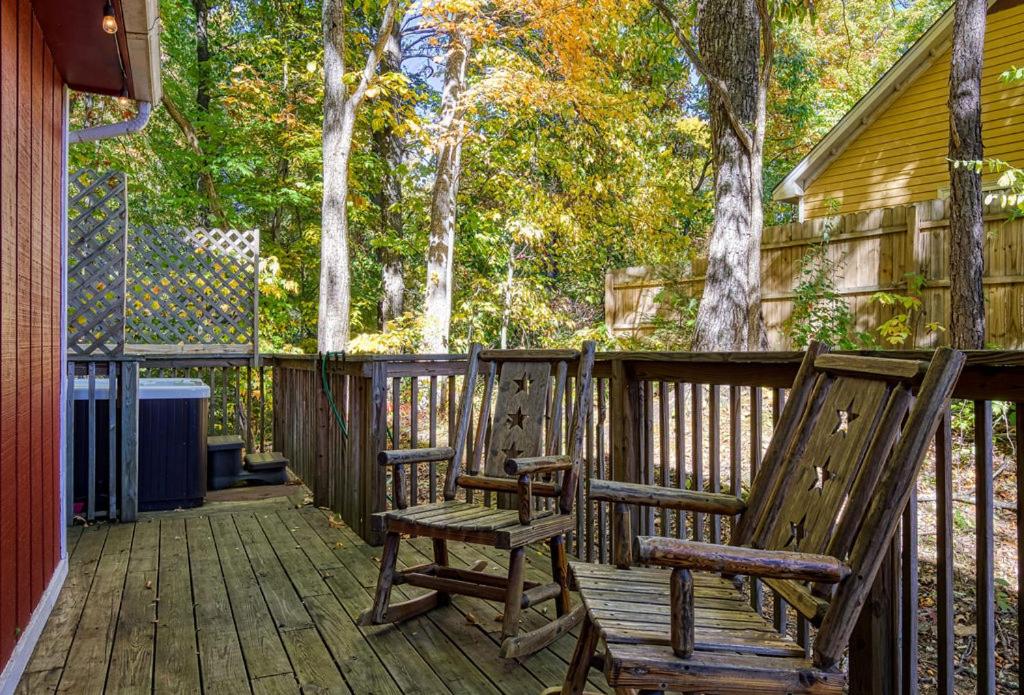 | Four Bears Den