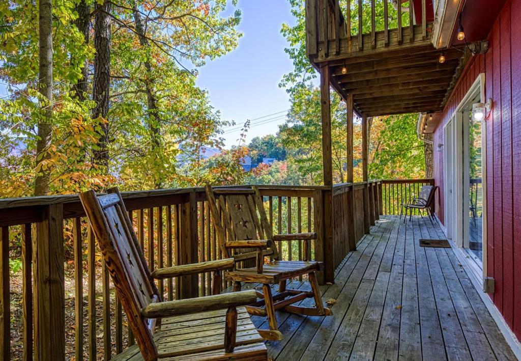 | Four Bears Den