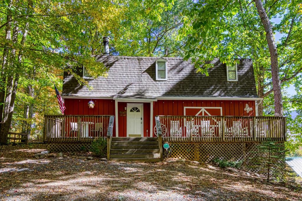 | Four Bears Den