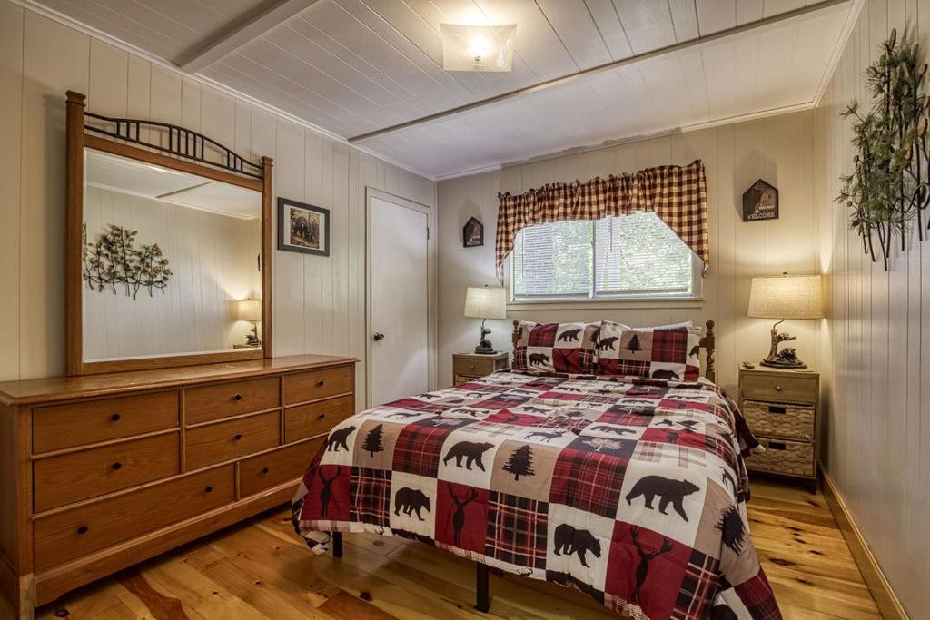 | Four Bears Den
