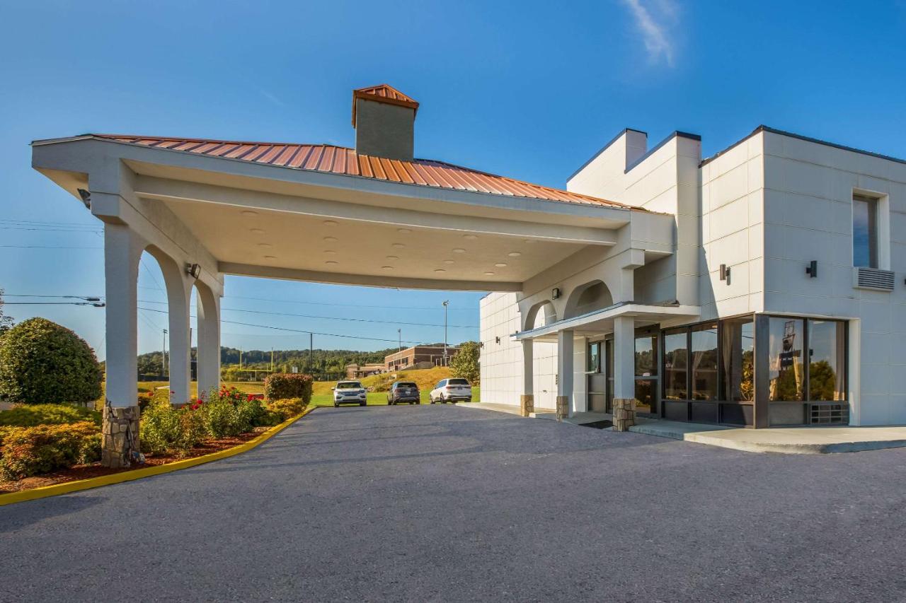 | Econo Lodge White Pine Morristown I-81 & I-40 Split