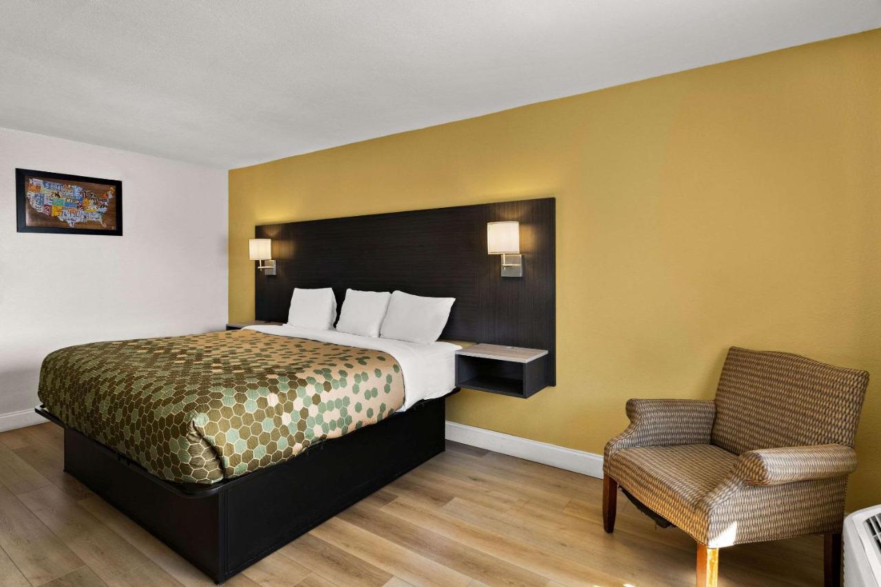 | Econo Lodge White Pine Morristown I-81 & I-40 Split