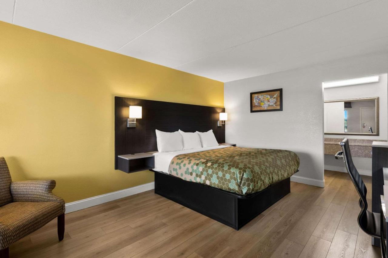 | Econo Lodge White Pine Morristown I-81 & I-40 Split
