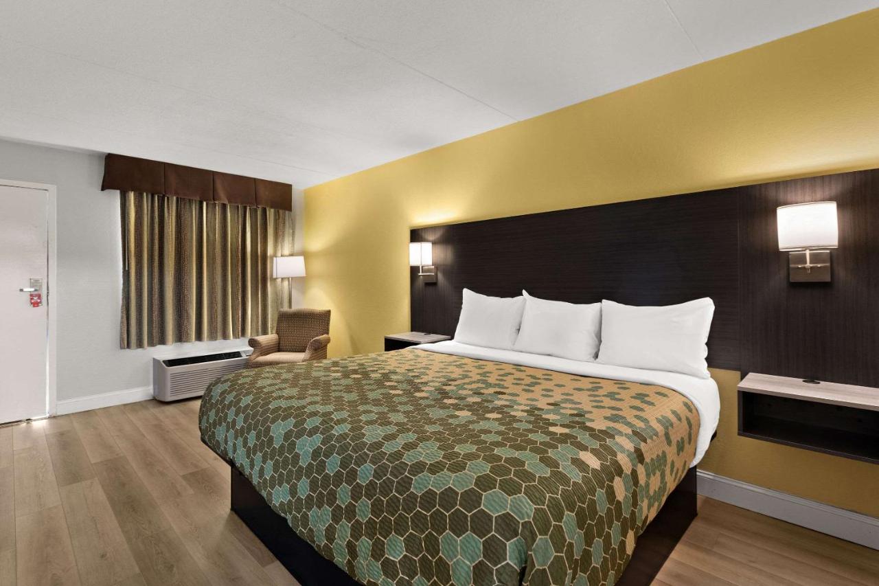 | Econo Lodge White Pine Morristown I-81 & I-40 Split