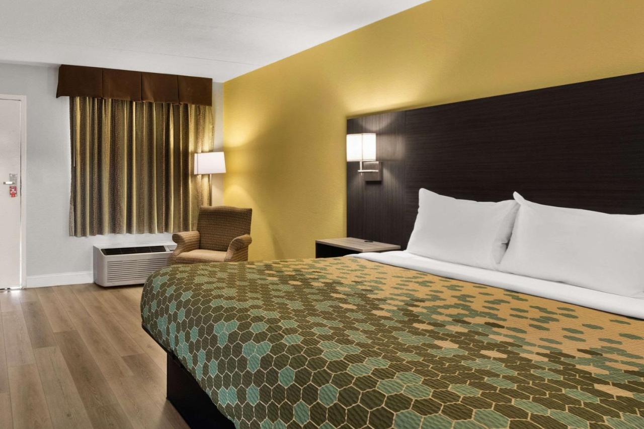 | Econo Lodge White Pine Morristown I-81 & I-40 Split