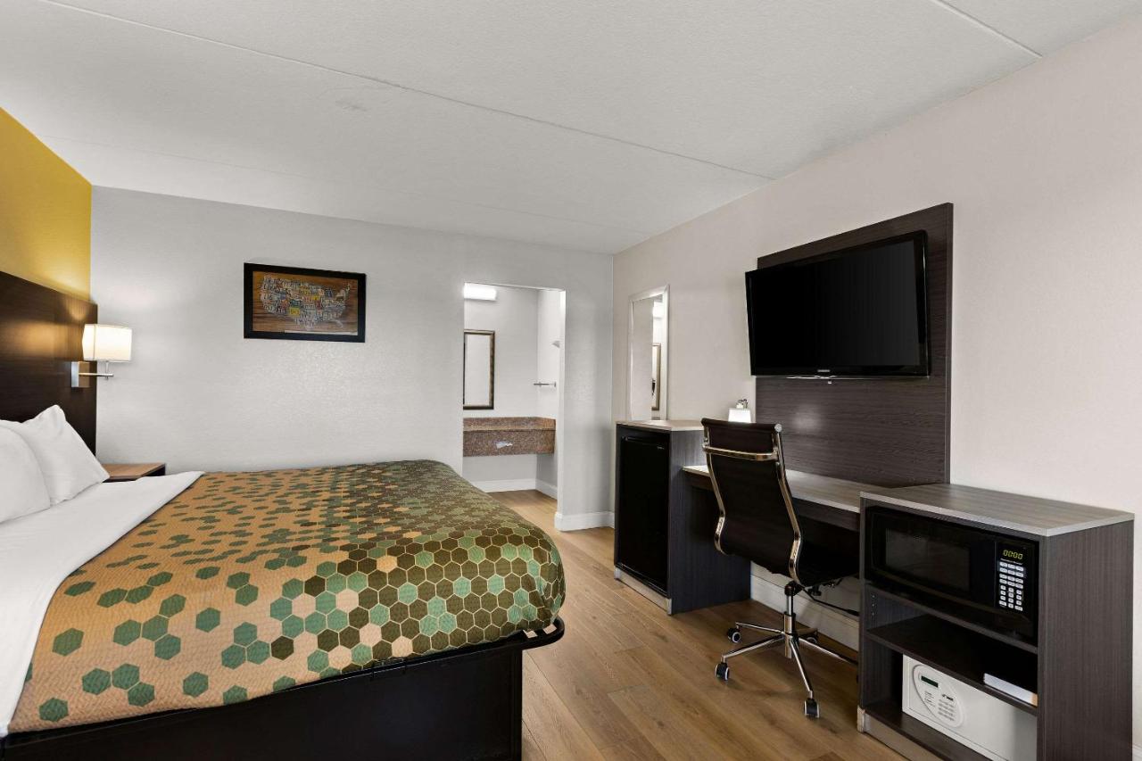 | Econo Lodge White Pine Morristown I-81 & I-40 Split