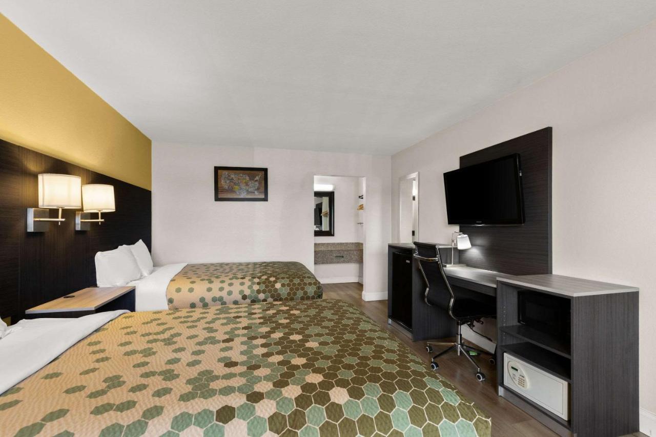 | Econo Lodge White Pine Morristown I-81 & I-40 Split