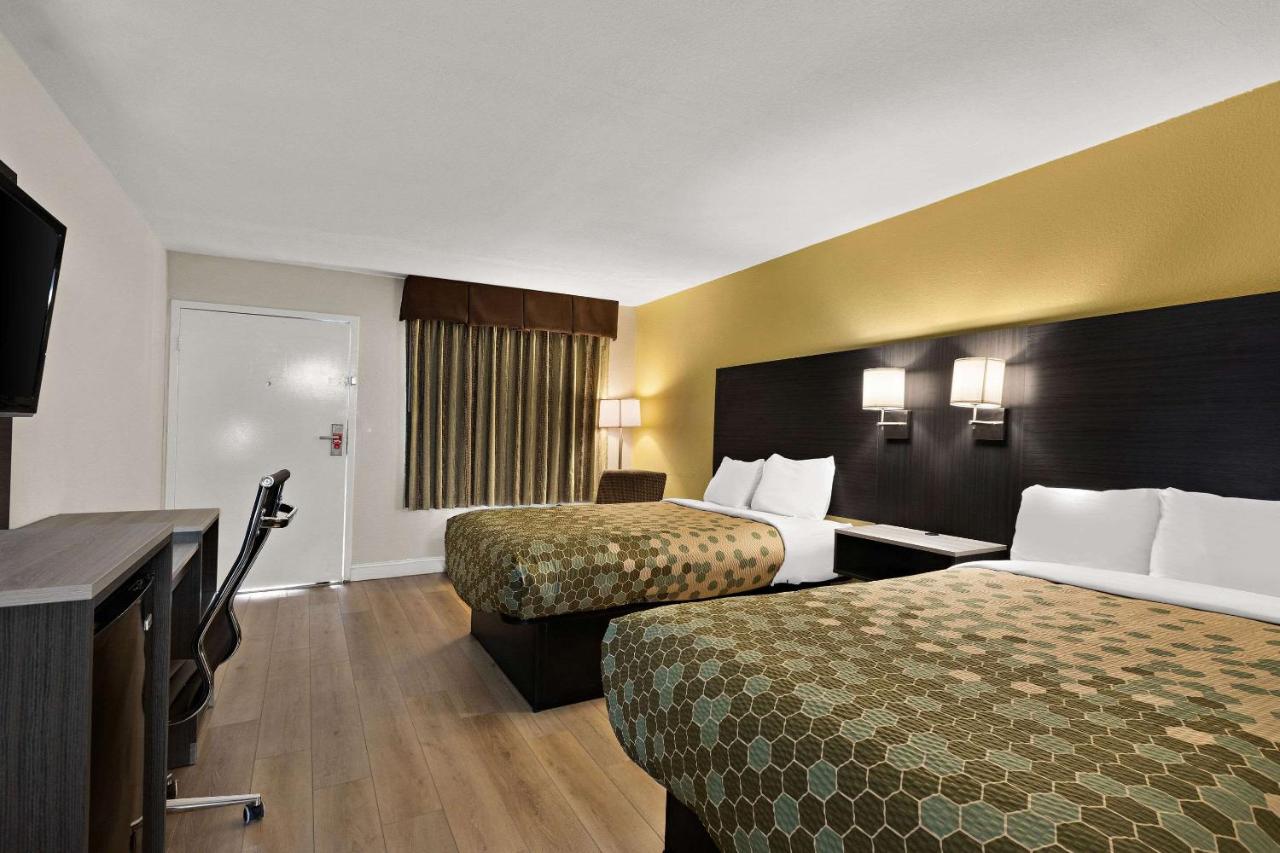 | Econo Lodge White Pine Morristown I-81 & I-40 Split