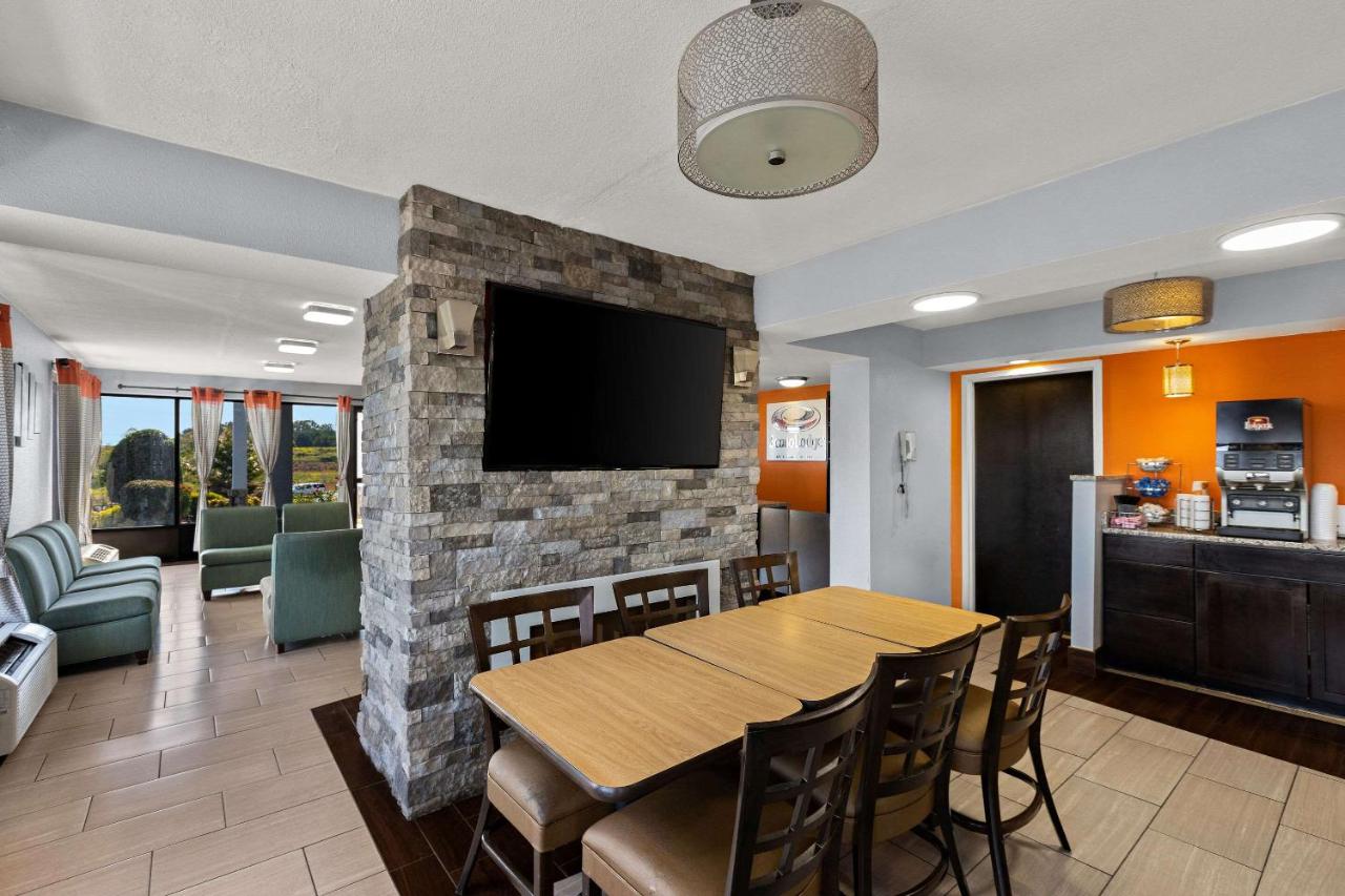  | Econo Lodge White Pine Morristown I-81 & I-40 Split