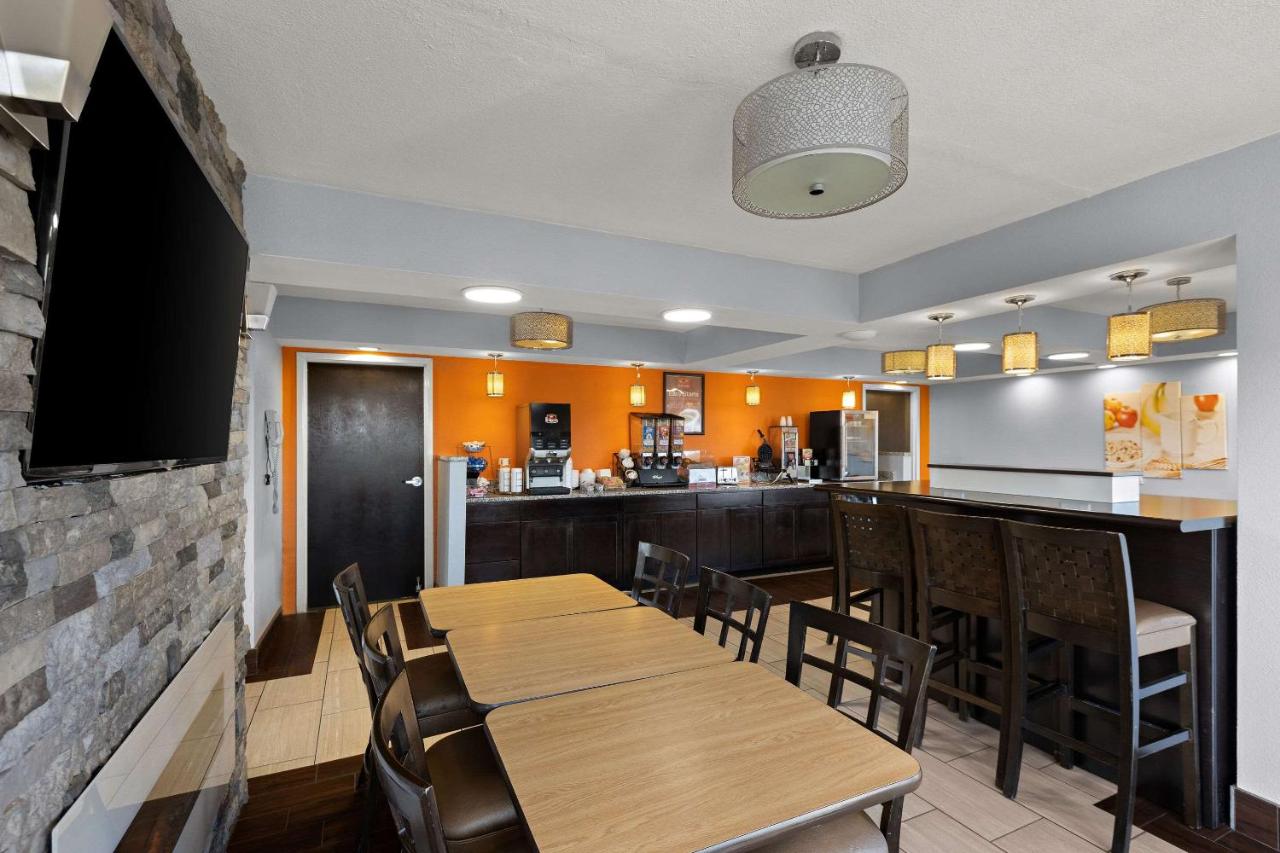 | Econo Lodge White Pine Morristown I-81 & I-40 Split