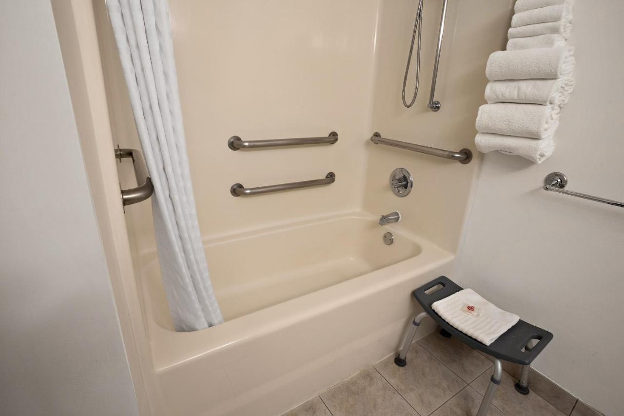 Queen Room - Accessible/Non-Smoking at Comfort Inn Lacey - Olympia