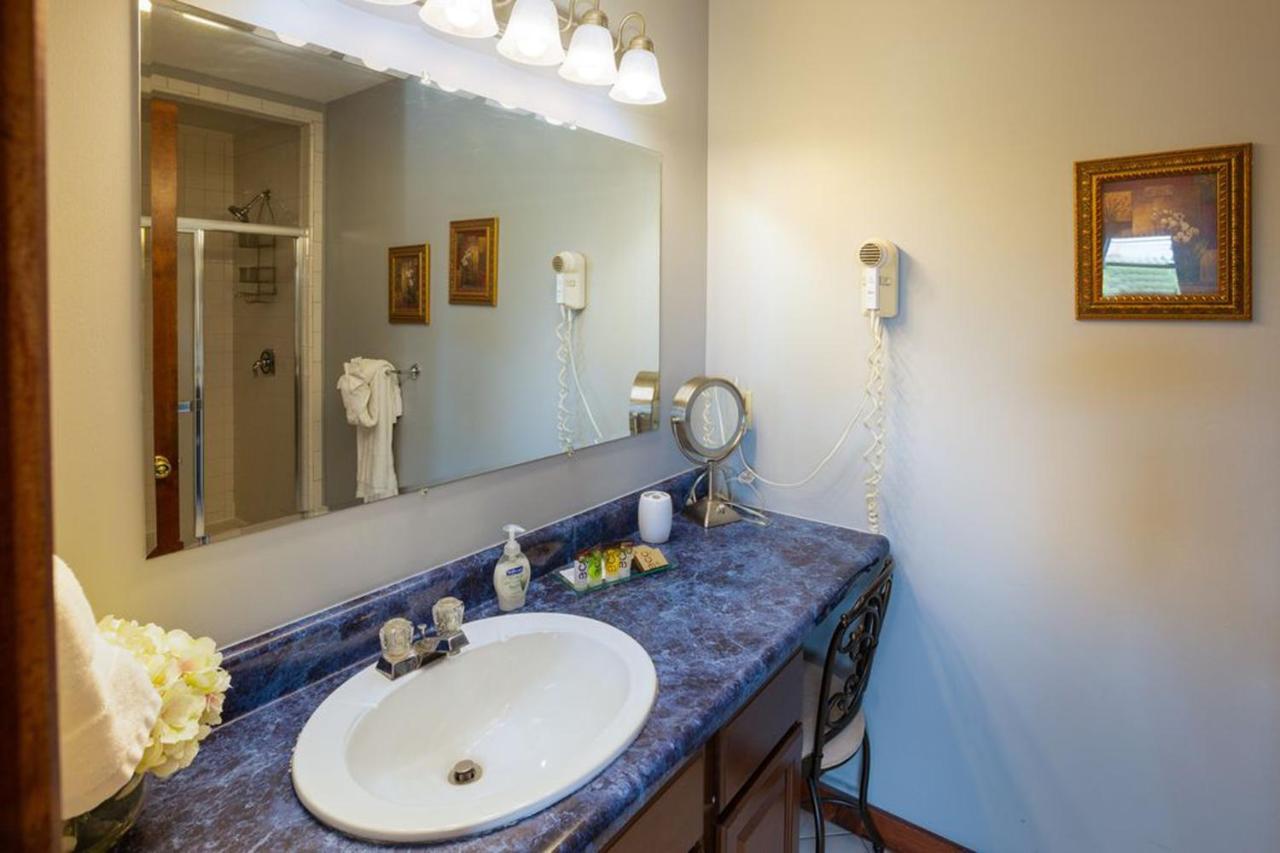  | Beautiful Mountain Views and Privacy. Minutes to downtown Gatlinburg and National Park