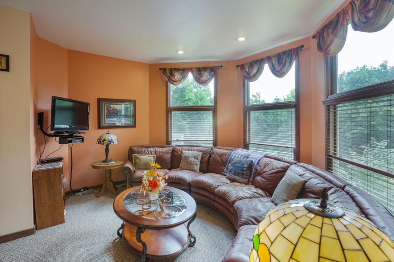  | Beautiful Mountain Views and Privacy. Minutes to downtown Gatlinburg and National Park