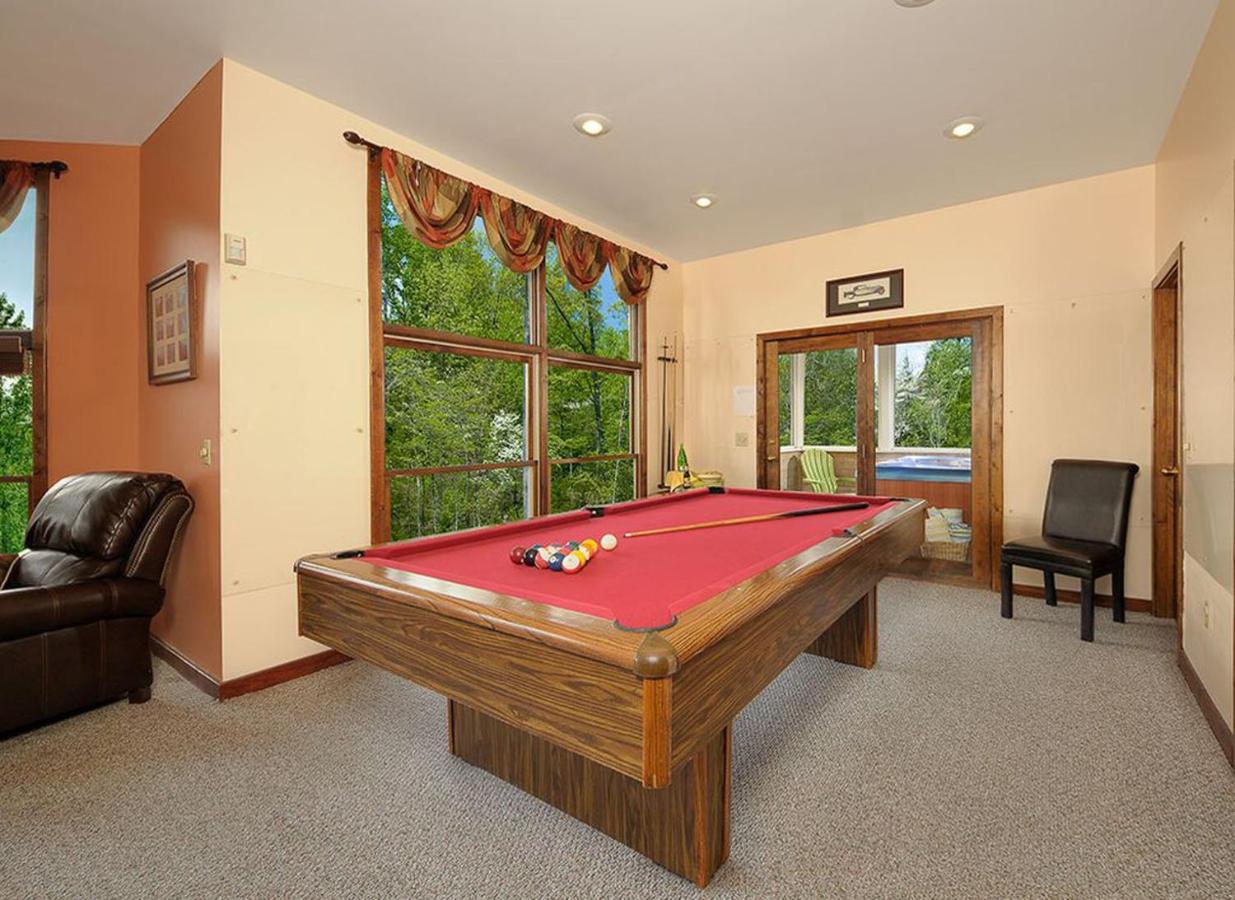  | Beautiful Mountain Views and Privacy. Minutes to downtown Gatlinburg and National Park