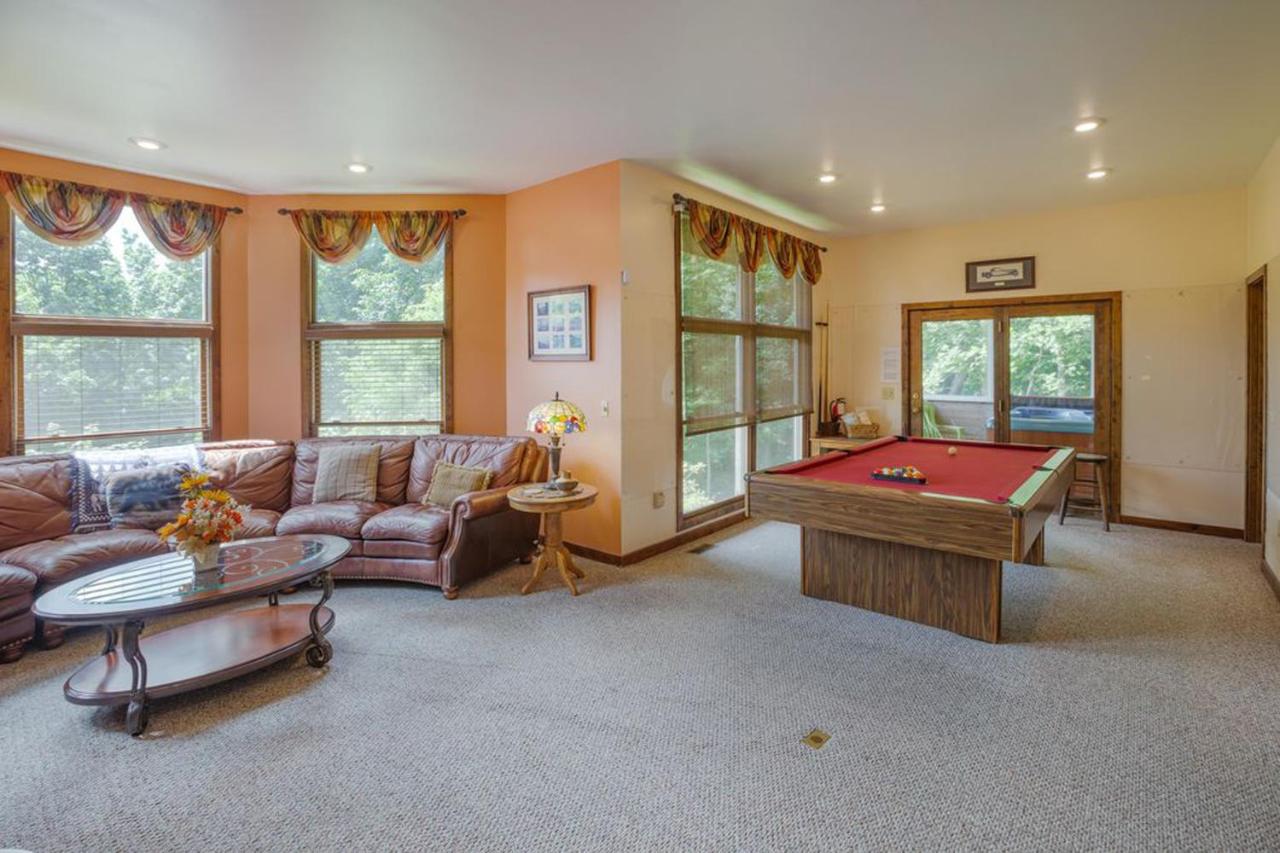  | Beautiful Mountain Views and Privacy. Minutes to downtown Gatlinburg and National Park