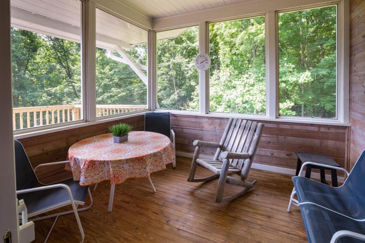  | Beautiful Mountain Views and Privacy. Minutes to downtown Gatlinburg and National Park