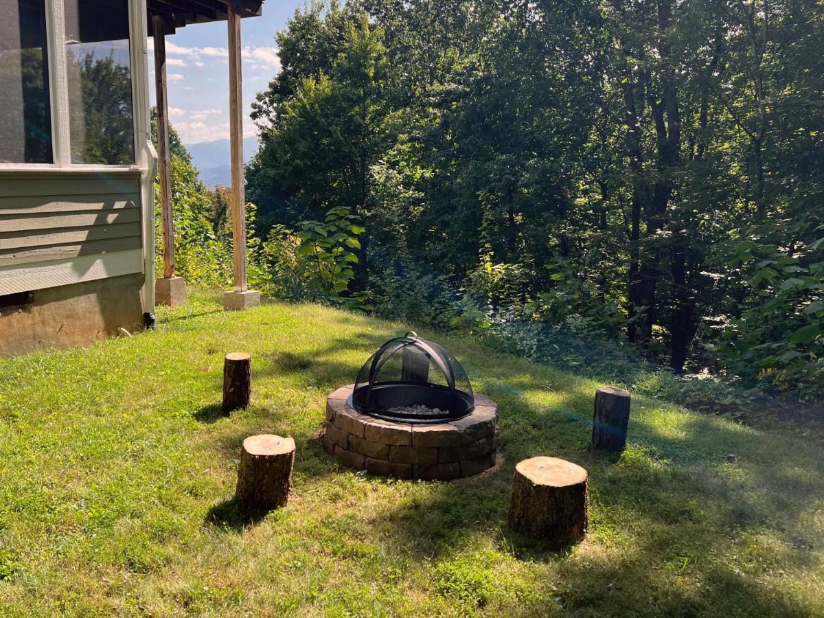 | Beautiful Mountain Views and Privacy. Minutes to downtown Gatlinburg and National Park
