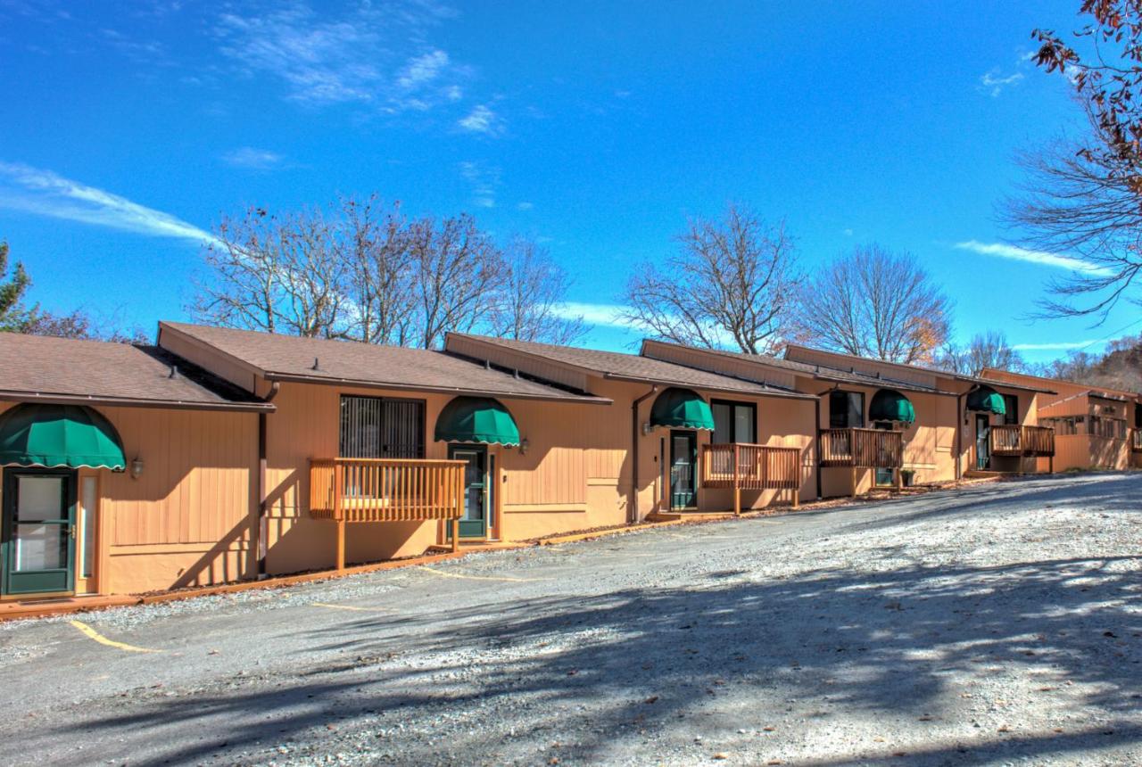 | Cedar Village Condominiums