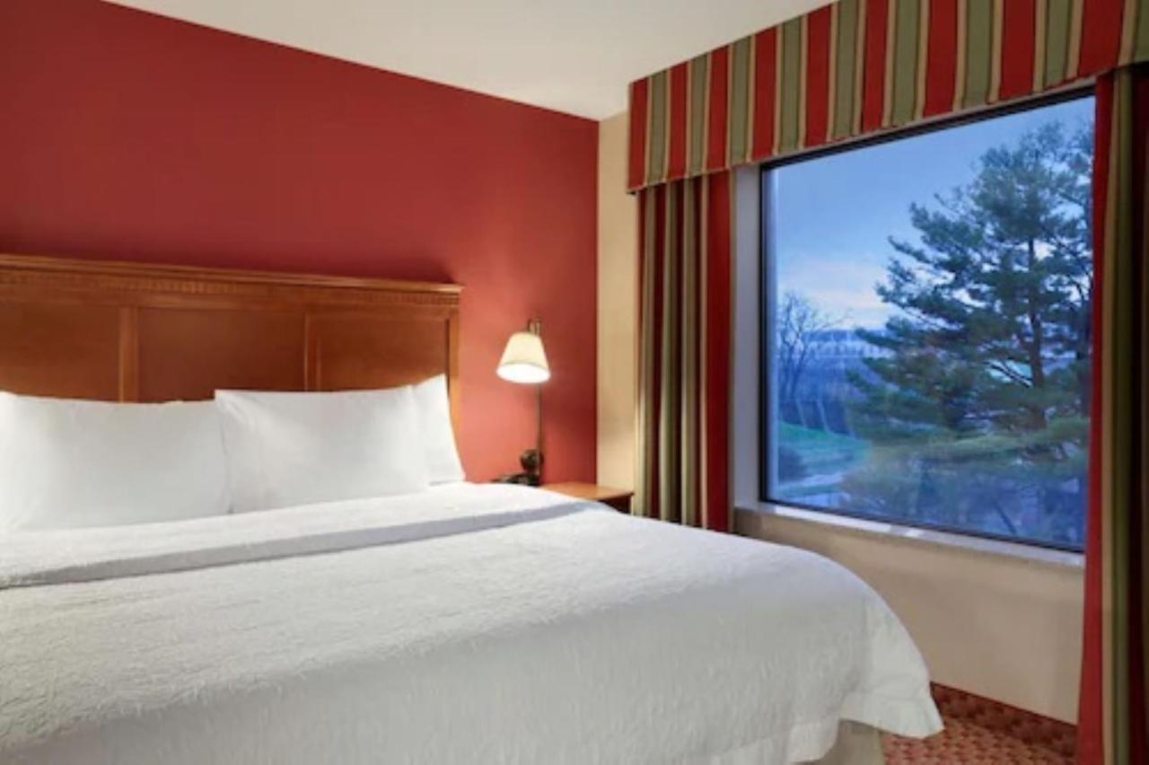 | Hampton Inn & Suites East Hartford