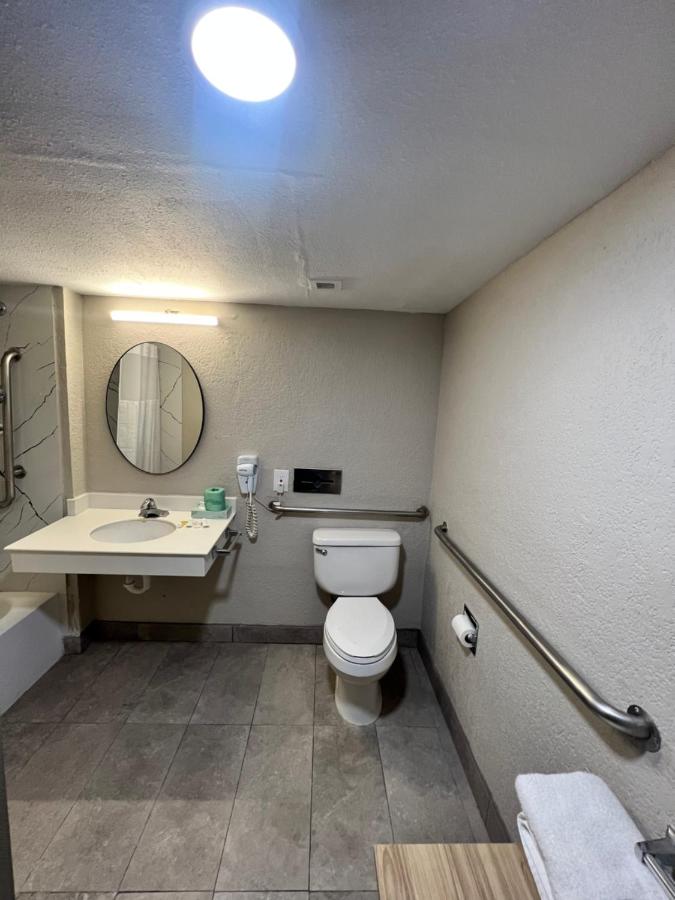 King Room - Mobility Access/Smoking at Sulphur Extended Stay