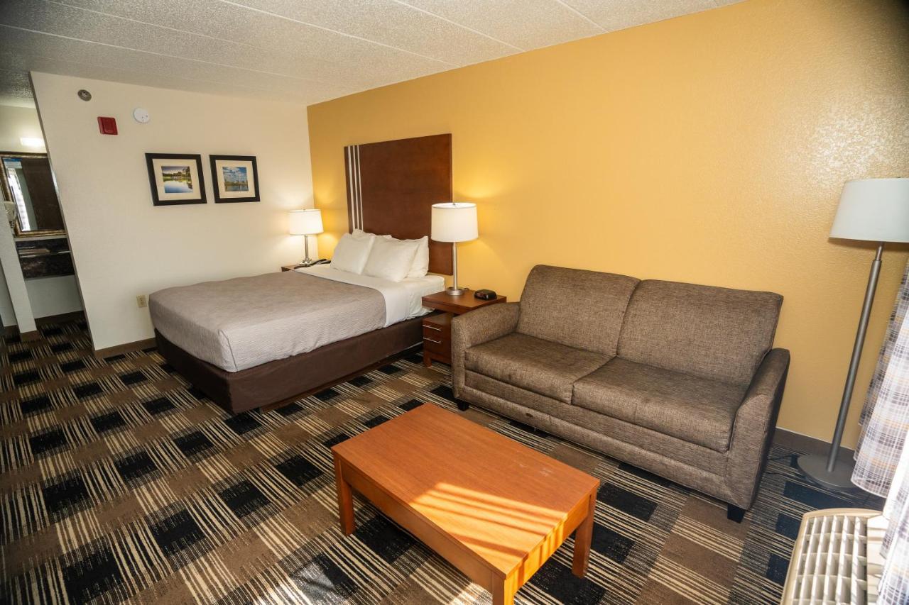 Queen Room - Non-Smoking at Quality Inn near Medical Center