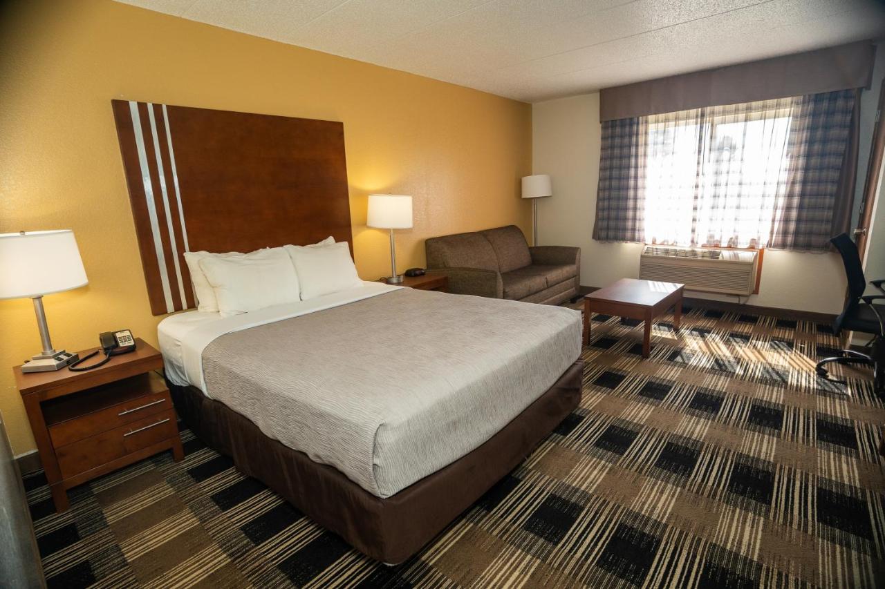 Queen Room - Non-Smoking at Quality Inn near Medical Center