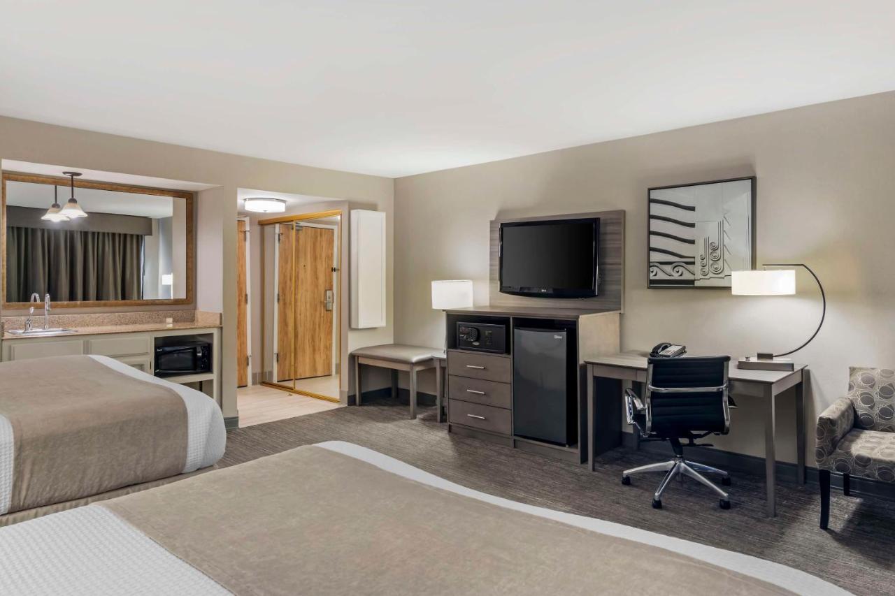 Deluxe King Suite - Non-Smoking at Best Western Plus Executive Inn