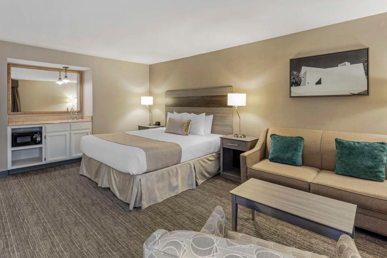 King Suite - Non-Smoking at Best Western Plus Executive Inn
