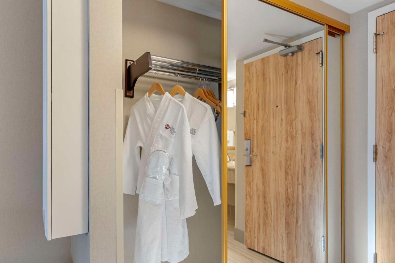 King Suite - Non-Smoking at Best Western Plus Executive Inn