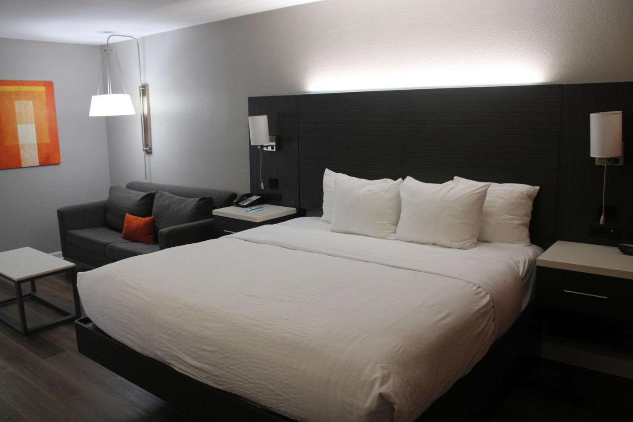 King Room - Non-Smoking at Clarion Pointe Marshall
