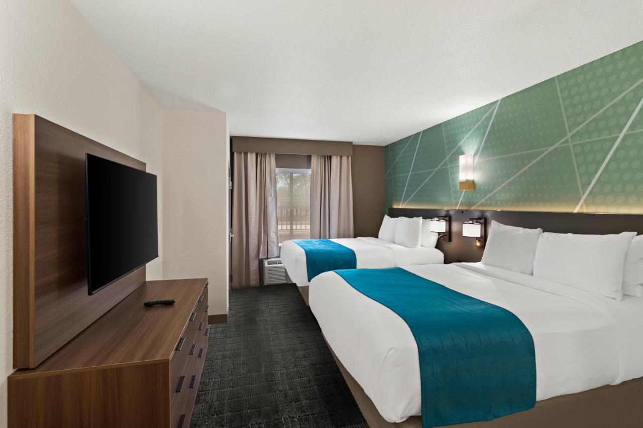 Queen Suite with Two Queen Beds at Comfort Suites Vero Beach I-95