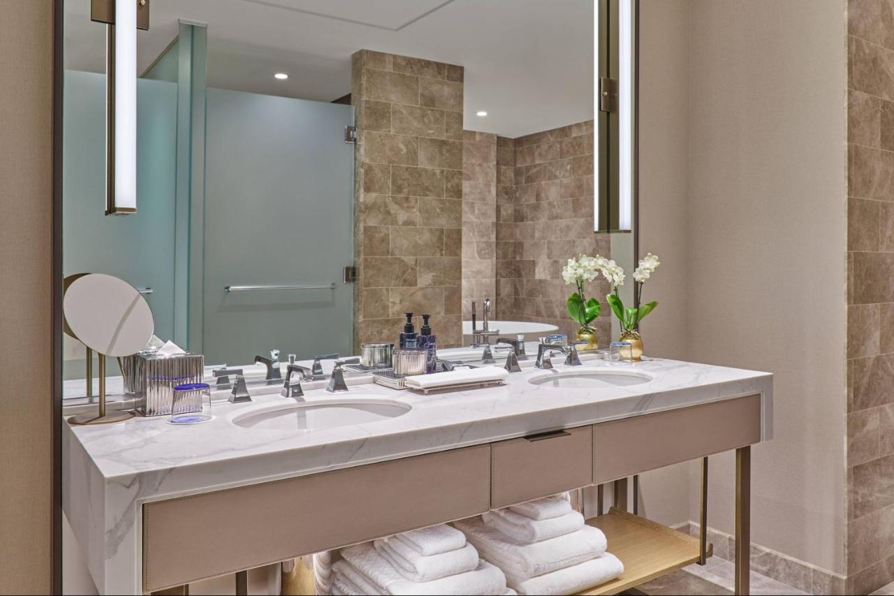 Metropolitan Suite at The St. Regis Chicago