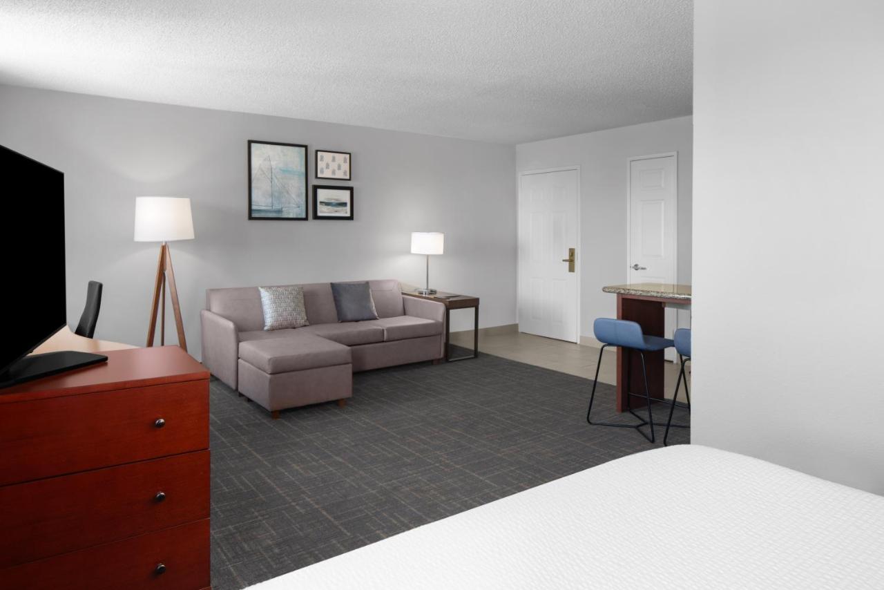 Deluxe Queen Studio with Sofa Bed at Residence Inn by Marriott San Diego Downtown
