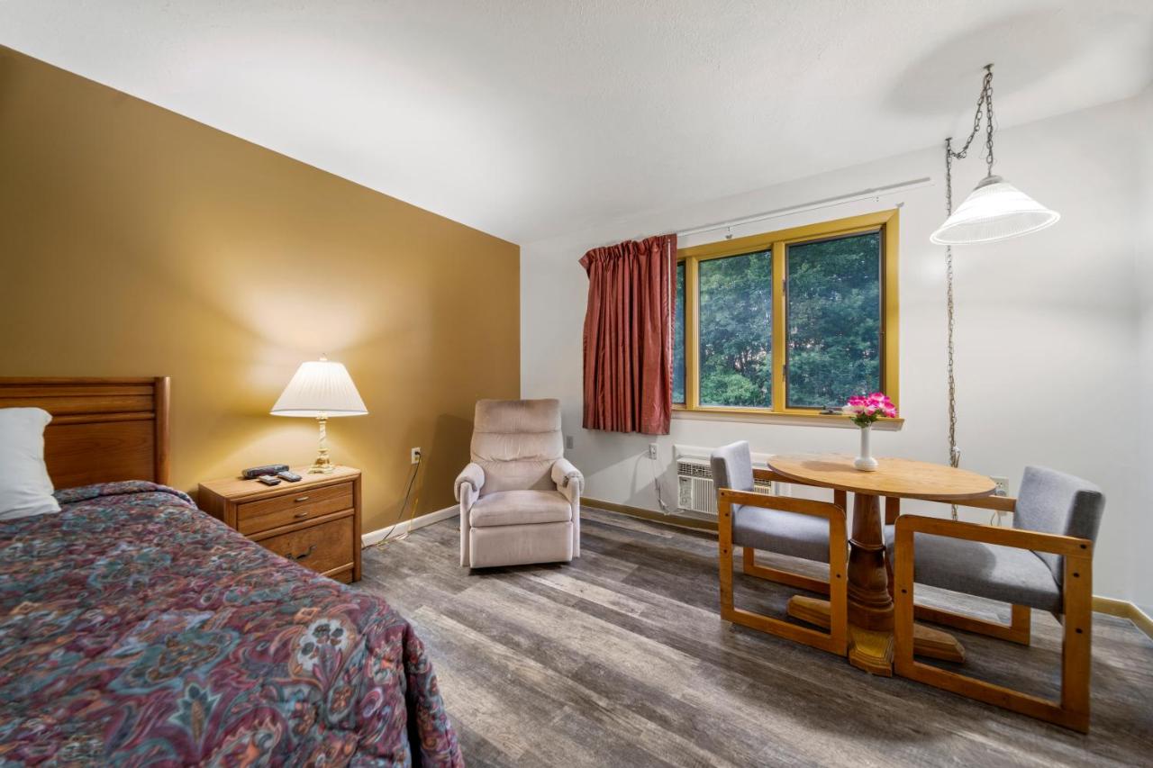 | Executive Inn